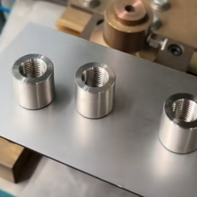 Energy storage spot welding machine welds stainless steel plates smoothly