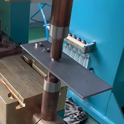 Medium-frequency spot welding of stainless steel sheet with M6 nut Medium-frequency spot welding of stainless steel sheet with M6 nut