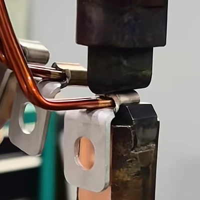 Lap welding of motor terminals using a medium-frequency spot welding machine Lap welding of motor terminals using a medium-frequency spot welding machine